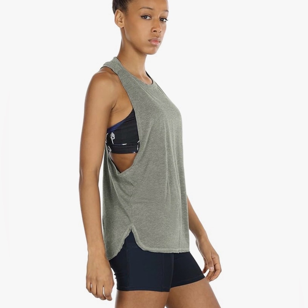 🌟 3/$20 Eligible! NWOT Gray Sleeveless Women's Workout Athletic Top